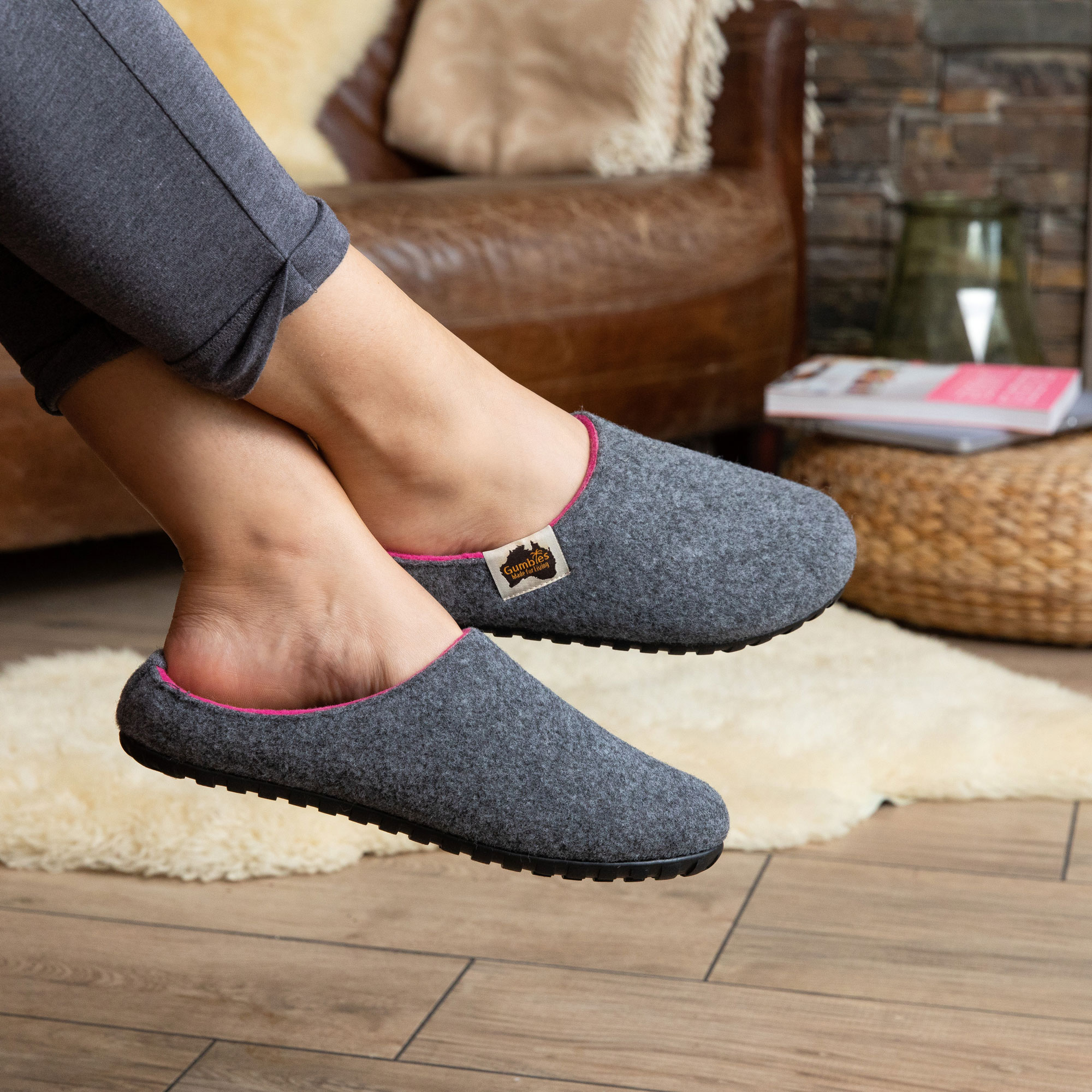Set Outback Slipper - Grey Pink mit Nagellack Harmony Set Outback Slipper - Grey Pink mit Nagellack Harmony